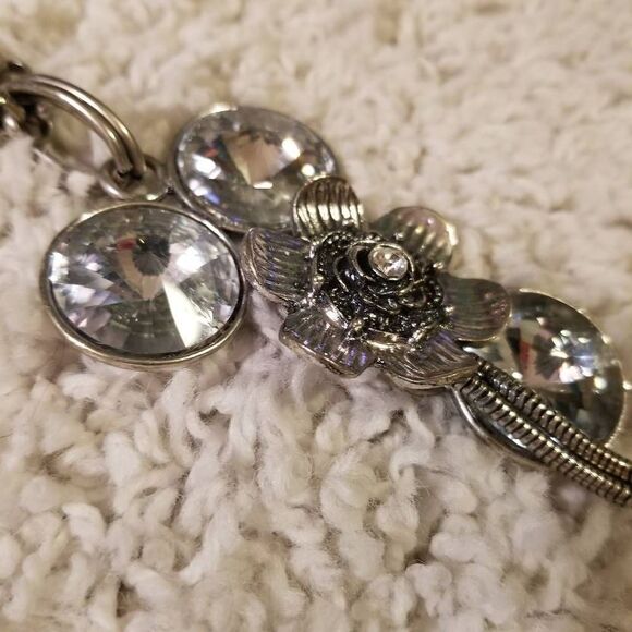 Chunky Silver Rhinestone Flower Necklace - Picture 5 of 6